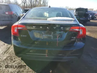 2012 Volvo S60 T6 z VIN YV1902FH0C2106726, wystawiony jako Copart lot #42192975 z przebiegiem 131 418 mil mil oraz Szkoda całkowita • Salvage title. Historia ofert i sprzedaży dostępna na DreamBid. Obrazek 6.