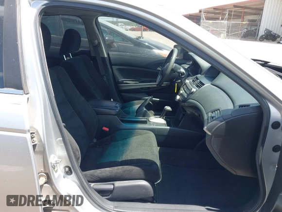 2010 Honda Accord EX z VIN 1HGCP3F72AA025767, wystawiony jako IAAI lot #42533345 z przebiegiem 155 307 mil mil oraz . Historia ofert i sprzedaży dostępna na DreamBid. Obrazek 5.