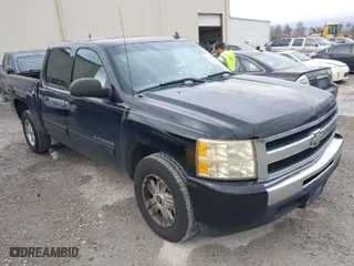2011 Chevrolet Silverado 1500 LS with VIN 3GCPCREA7BG199428, listed as a IAAI auction lot 41434115 with NaN miles. Bid and sale history available at carsss.com. Image 1.