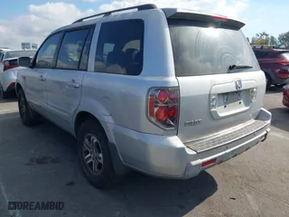 2008 Honda Pilot EX-L with VIN 5FNYF28558B012817, listed as a IAAI auction lot 41353216 with 233,854 mi miles. Bid and sale history available at carsss.com. Image 3.