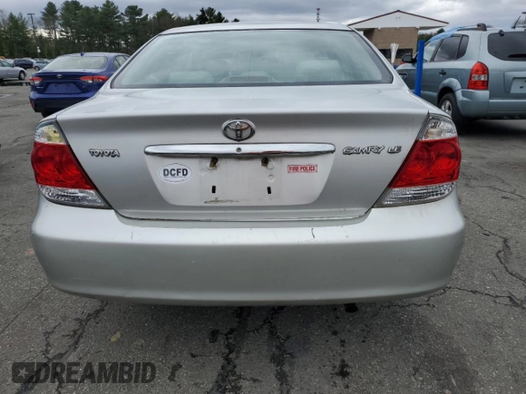 2005 Toyota Camry STD z VIN 4T1BE32K15U979470, wystawiony jako Copart lot #53519575 z przebiegiem 120 213 mil mil oraz Szkoda całkowita • Salvage title. Historia ofert i sprzedaży dostępna na DreamBid. Obrazek 6.