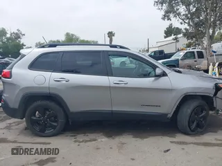 2018 Jeep Cherokee Latitude Tech Connect с VIN 1C4PJLCB2JD540423, выставлен на аукционе IAAI как лот 42159808 с пробегом 186 962 миль миль и . История ставок и продаж доступна на DreamBid. Изображение 13.