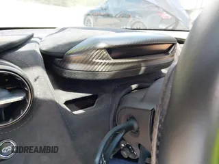 2019 McLaren 720S z VIN SBM14DCA2KW002960, wystawiony jako IAAI lot #41902025 z przebiegiem 10 788 mil mil oraz . Historia ofert i sprzedaży dostępna na DreamBid. Obrazek 7.
