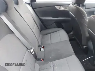 2022 Kia Forte LXS z VIN 3KPF24AD2NE501838, wystawiony jako IAAI lot #41022349 z przebiegiem 37 375 mil mil oraz . Historia ofert i sprzedaży dostępna na DreamBid. Obrazek 8.