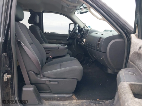 2009 Chevrolet Silverado 1500 LT with VIN 2GCEK29J991112885, listed as a IAAI auction lot 41632179 with 180,557 mi miles. Bid and sale history available at carsss.com. Image 5.