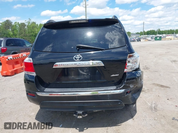 2011 Toyota Highlander z VIN 5TDBK3EH5BS090250, wystawiony jako IAAI lot #42216937 z przebiegiem 191 201 mil mil oraz . Historia ofert i sprzedaży dostępna na DreamBid. Obrazek 16.