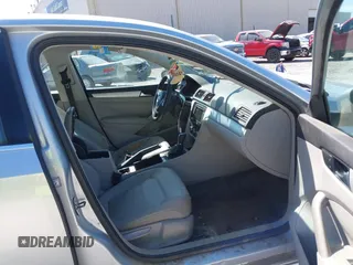 2012 Volkswagen Passat SE z VIN 1VWBP7A36CC070205, wystawiony jako IAAI lot #42123358 z przebiegiem 154 494 mil mil oraz . Historia ofert i sprzedaży dostępna na DreamBid. Obrazek 5.