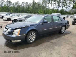 2008 Cadillac DTS 1SC z VIN 1G6KD57Y88U174251, wystawiony jako Copart lot #53309195 z przebiegiem 71 103 mil mil oraz Szkody całkowita. Historia ofert i sprzedaży dostępna na DreamBid. Obrazek 1.