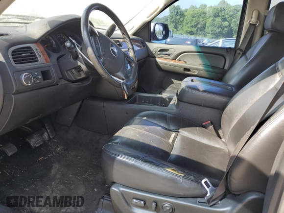 2008 Chevrolet Suburban 3LT z VIN 3GNFC16048G136659, wystawiony jako Copart lot #56365625 z przebiegiem 206 136 mil mil oraz Czysty tytuł • Clean title. Historia ofert i sprzedaży dostępna na DreamBid. Obrazek 7.