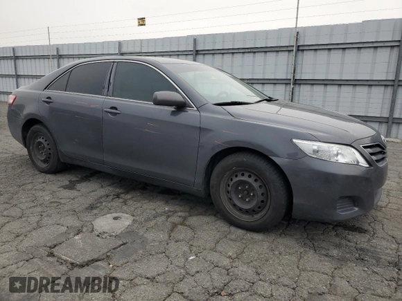 2010 Toyota Camry z VIN 4T1BF3EK4AU075728, wystawiony jako Copart lot #53167255 z przebiegiem 177 346 mil mil oraz Szkoda całkowita • Salvage title. Historia ofert i sprzedaży dostępna na DreamBid. Obrazek 4.