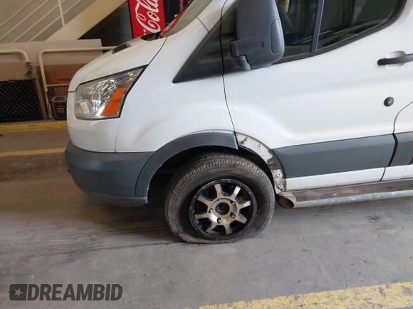 2015 Ford Transit Cargo z VIN 1FTNR1ZM4FKA66250, wystawiony jako IAAI lot #42249224 z przebiegiem 86 225 mil mil oraz . Historia ofert i sprzedaży dostępna na DreamBid. Obrazek 6.