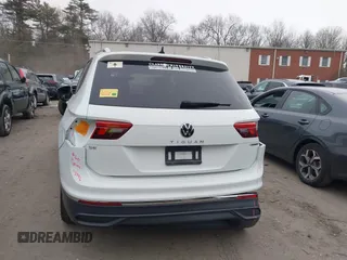 2022 Volkswagen Tiguan SE z VIN 3VV2B7AX9NM029204, wystawiony jako IAAI lot #41248800 z przebiegiem 24 450 mil mil oraz . Historia ofert i sprzedaży dostępna na DreamBid. Obrazek 17.