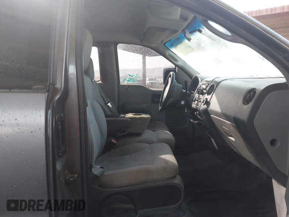 2004 Ford F-150 XL z VIN 1FTRF12W84NC32089, wystawiony jako IAAI lot #41653886 z przebiegiem 279 891 mil mil oraz . Historia ofert i sprzedaży dostępna na DreamBid. Obrazek 5.