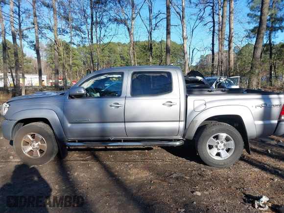 2015 Toyota Tacoma PreRunner z VIN 3TMJU4GNXFM191580, wystawiony jako IAAI lot #41216357 z przebiegiem 78 490 mil mil oraz . Historia ofert i sprzedaży dostępna na DreamBid. Obrazek 14.