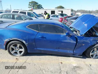 2021 Chevrolet Camaro 1LS z VIN 1G1FB1RX3M0128032, wystawiony jako IAAI lot #41050713 z przebiegiem 58 255 mil mil oraz . Historia ofert i sprzedaży dostępna na DreamBid. Obrazek 12.