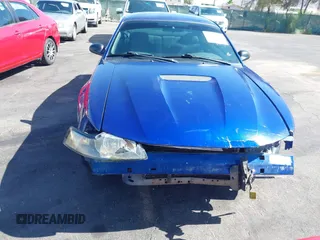 2002 Ford Mustang Standard z VIN 1FAFP40422F222075, wystawiony jako IAAI lot #42565741 z przebiegiem 139 096 mil mil oraz . Historia ofert i sprzedaży dostępna na DreamBid. Obrazek 6.