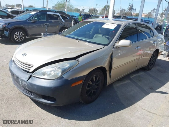 2002 Lexus ES 300 with VIN JTHBF30G020078480, listed as a IAAI auction lot 41844870 with 150,801 mi miles. Bid and sale history available at carsss.com. Image 2.