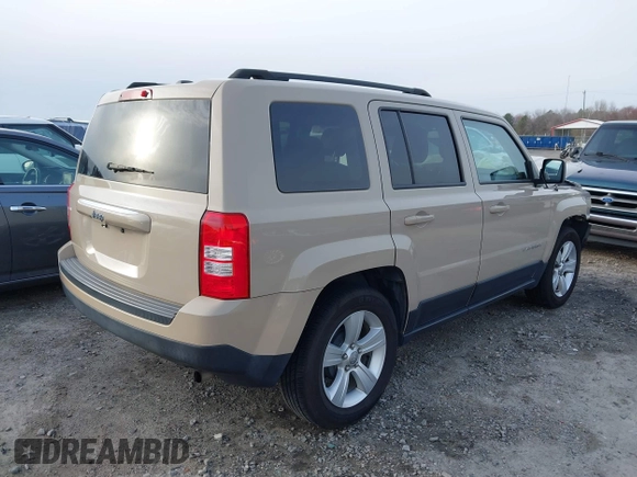 2017 Jeep Patriot Sport with VIN 1C4NJPBB3HD186308, listed as a IAAI auction lot 41743637 with 82,111 mi miles. Bid and sale history available at carsss.com. Image 4.