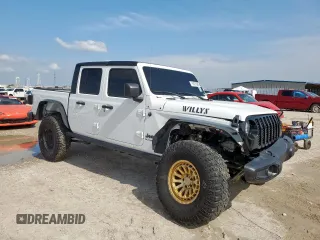 2022 Jeep Gladiator Willys Sport z VIN 1C6HJTAG3NL108428, wystawiony jako Copart lot #59379285 z przebiegiem 55 054 mil mil oraz Szkoda całkowita • Salvage title. Historia ofert i sprzedaży dostępna na DreamBid. Obrazek 4.