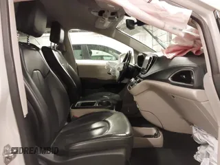2021 Chrysler Pacifica Touring L with VIN 2C4RC1BG7MR531772, listed as a IAAI auction lot 41834392 with 156,123 mi miles and . Bid and sale history available at DreamBid. Image 5.