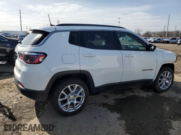 2024 Jeep Compass Latitude Lux z VIN 3C4NJDFN7RT104207, wystawiony jako Copart lot #47723925 z przebiegiem 14 935 mil mil oraz Szkoda całkowita • Salvage title. Historia ofert i sprzedaży dostępna na DreamBid. Obrazek 3.
