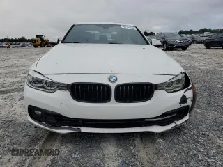 2018 BMW 3 Series 330i z VIN WBA8B9G53JNV00383, wystawiony jako Copart lot #60149505 z przebiegiem 152 711 mil mil oraz Czysty tytuł • Clean title. Historia ofert i sprzedaży dostępna na DreamBid. Obrazek 5.