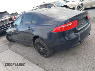 2017 Jaguar XE 25t Prestige z VIN SAJAE4BG7HA965131, wystawiony jako IAAI lot #41470414 z przebiegiem 131 300 mil mil oraz . Historia ofert i sprzedaży dostępna na DreamBid. Obrazek 3.