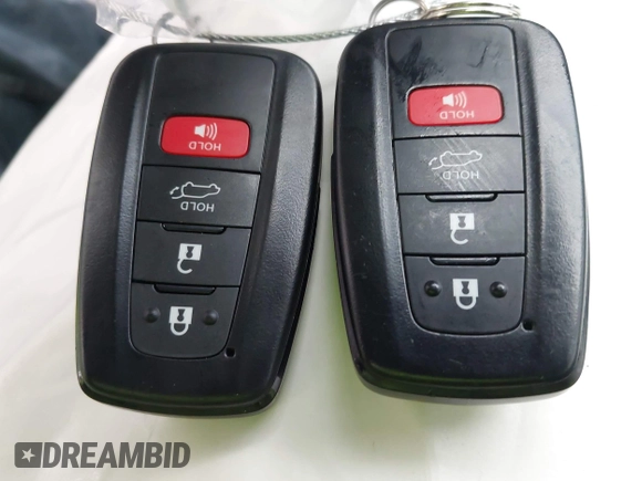 2025 Toyota RAV4 XLE Premium z VIN 2T3A1RFV6SC503413, wystawiony jako IAAI lot #41946001 z przebiegiem 831 mil mil oraz . Historia ofert i sprzedaży dostępna na DreamBid. Obrazek 11.