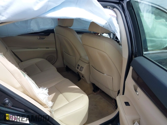 2013 Lexus ES 4dr Sdn with VIN JTHBK1GG8D2077512, listed as a IAAI auction lot 41922259 with 30,899 mi miles. Bid and sale history available at carsss.com. Image 8.