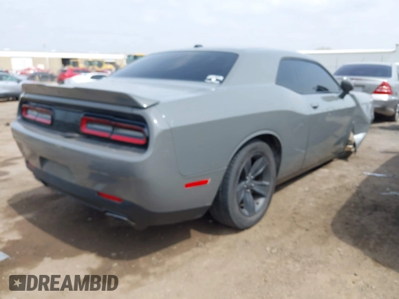 2018 Dodge Challenger SXT z VIN 2C3CDZAG9JH229506, wystawiony jako IAAI lot #41915902 z przebiegiem 145 486 mil mil oraz . Historia ofert i sprzedaży dostępna na DreamBid. Obrazek 4.
