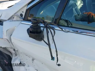 2017 Ford Fusion Hybrid Titanium с VIN 3FA6P0RU3HR323164, выставлен на аукционе IAAI как лот 42303571 с пробегом 119 732 миль миль и . История ставок и продаж доступна на DreamBid. Изображение 18.