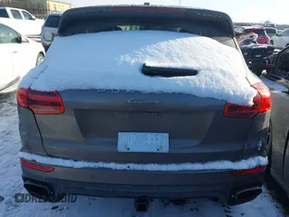 2016 Porsche Cayenne z VIN WP1AA2A21GLA05440, wystawiony jako IAAI lot #41358574 z przebiegiem 96 167 mil mil oraz . Historia ofert i sprzedaży dostępna na DreamBid. Obrazek 17.