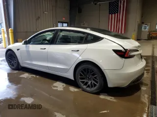 2025 Tesla Model 3 Long Range z VIN 5YJ3E1EBXSF942561, wystawiony jako Copart lot #52961935 z przebiegiem 5 911 mil mil oraz Szkoda całkowita • Salvage title. Historia ofert i sprzedaży dostępna na DreamBid. Obrazek 2.