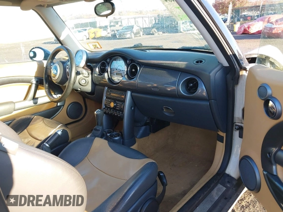 2004 MINI Hardtop with VIN WMWRC33464TJ58388, listed as a IAAI auction lot 40827409 with 102,322 mi miles and . Bid and sale history available at DreamBid. Image 5.