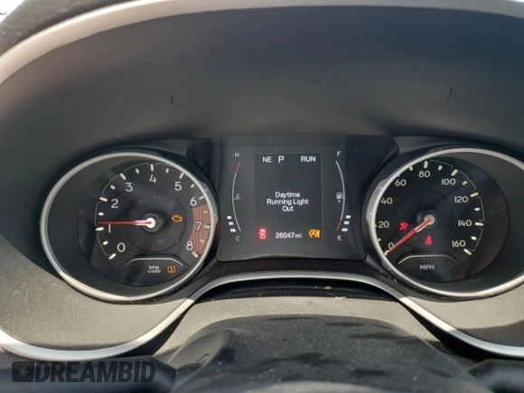 2020 Jeep Compass Latitude z VIN 3C4NJDBB6LT117095, wystawiony jako Copart lot #54346655 z przebiegiem 26 047 mil mil oraz Szkoda całkowita • Salvage title. Historia ofert i sprzedaży dostępna na DreamBid. Obrazek 9.