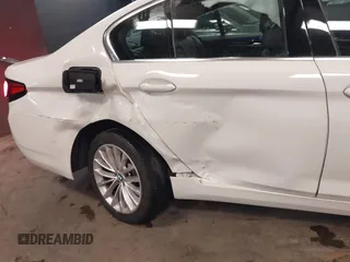 2021 BMW 5 Series 530i z VIN WBA53BH02MCF80188, wystawiony jako IAAI lot #41123753 z przebiegiem 72 730 mil mil oraz . Historia ofert i sprzedaży dostępna na DreamBid. Obrazek 18.
