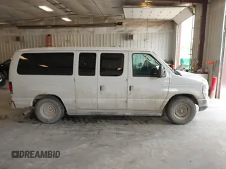 2010 Ford Econoline Passenger XL z VIN 1FBNE3BLXADA34381, wystawiony jako IAAI lot #42360257 z przebiegiem 211 639 mil mil oraz . Historia ofert i sprzedaży dostępna na DreamBid. Obrazek 13.