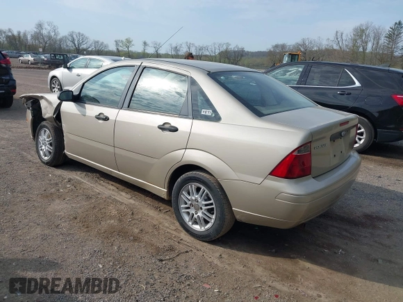 2007 Ford Focus S with VIN 1FAFP34N17W332474, listed as a IAAI auction lot 42052900 with 92,400 mi miles and . Bid and sale history available at carsss.com. Image 3.