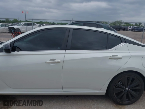 2022 Nissan Altima SR z VIN 1N4BL4CV3NN424416, wystawiony jako IAAI lot #42127183 z przebiegiem 8 881 mil mil oraz . Historia ofert i sprzedaży dostępna na DreamBid. Obrazek 14.
