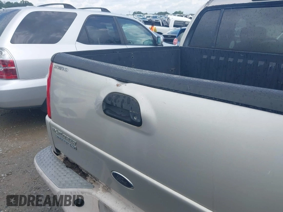 2003 Ford Explorer Sport Trac XLS z VIN 1FMZU67E63UC48939, wystawiony jako IAAI lot #42526151 z przebiegiem 221 402 mil mil oraz . Historia ofert i sprzedaży dostępna na DreamBid. Obrazek 6.