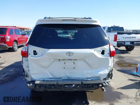 2017 Toyota Sienna XLE Auto Access Seat z VIN 5TDYZ3DC1HS889513, wystawiony jako IAAI lot #42290751 z przebiegiem 135 988 mil mil oraz . Historia ofert i sprzedaży dostępna na DreamBid. Obrazek 17.