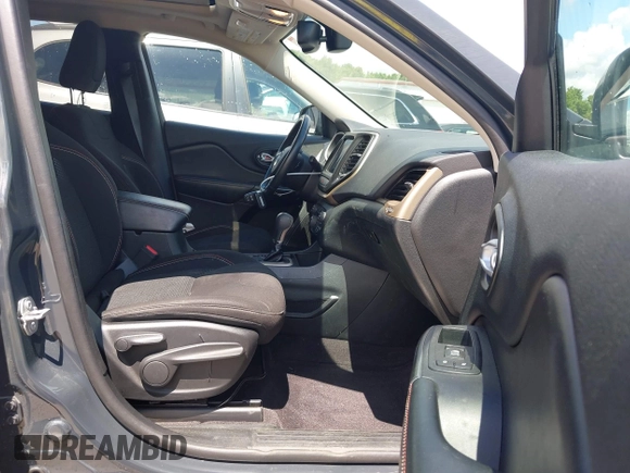 2016 Jeep Cherokee Latitude with VIN 1C4PJLCBXGW284156, listed as a IAAI auction lot 42264152 with 117,327 mi miles and . Bid and sale history available at DreamBid. Image 5.
