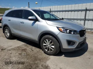 2017 Kia Sorento LX z VIN 5XYPGDA3XHG236574, wystawiony jako Copart lot #56359835 z przebiegiem 105 297 mil mil oraz Szkoda całkowita • Salvage title. Historia ofert i sprzedaży dostępna na DreamBid. Obrazek 4.