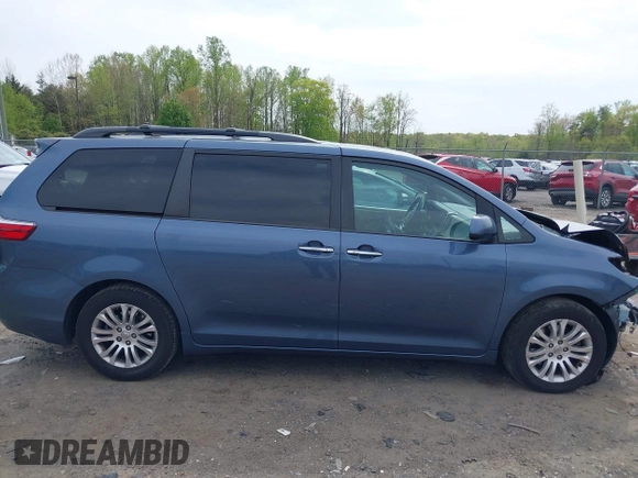 2015 Toyota Sienna XLE with VIN 5TDYK3DC9FS653421, listed as a IAAI auction lot 42031069 with 175,830 mi miles. Bid and sale history available at carsss.com. Image 14.