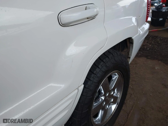 2004 Jeep Grand Cherokee Limited with VIN 1J8GW58N74C380204, listed as a IAAI auction lot 41756657 with 239,697 mi miles. Bid and sale history available at carsss.com. Image 6.