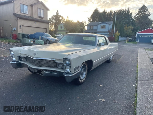 1968 Cadillac DeVille z VIN J8295891, wystawiony jako Copart lot #80172544 z przebiegiem 82 126 mil mil oraz Czysty tytuł • Clean title. Historia ofert i sprzedaży dostępna na DreamBid. Obrazek 2.