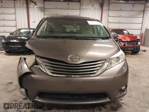 2013 Toyota Sienna XLE AAS z VIN 5TDYK3DC6DS386235, wystawiony jako IAAI lot #42191706 z przebiegiem 144 328 mil mil oraz . Historia ofert i sprzedaży dostępna na DreamBid. Obrazek 13.