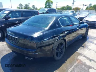 2006 Maserati Quattroporte z VIN ZAMCE39A660024352, wystawiony jako IAAI lot #42050460 z przebiegiem 57 715 mil mil oraz . Historia ofert i sprzedaży dostępna na DreamBid. Obrazek 4.