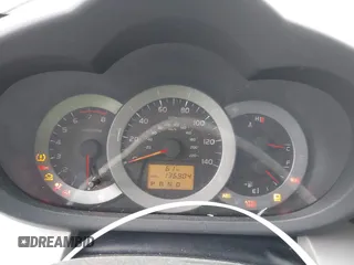 2012 Toyota RAV4 z VIN 2T3BF4DV4CW198537, wystawiony jako IAAI lot #42457596 z przebiegiem 136 904 mil mil oraz . Historia ofert i sprzedaży dostępna na DreamBid. Obrazek 7.