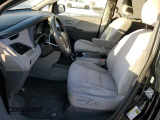 2020 Toyota Sienna LE Auto Access Seat with VIN 5TDKZ3DC1LS077076, listed as a Copart auction lot 86516374 with 226,269 mi miles and Salvage title. Bid and sale history available at DreamBid. Image 7.